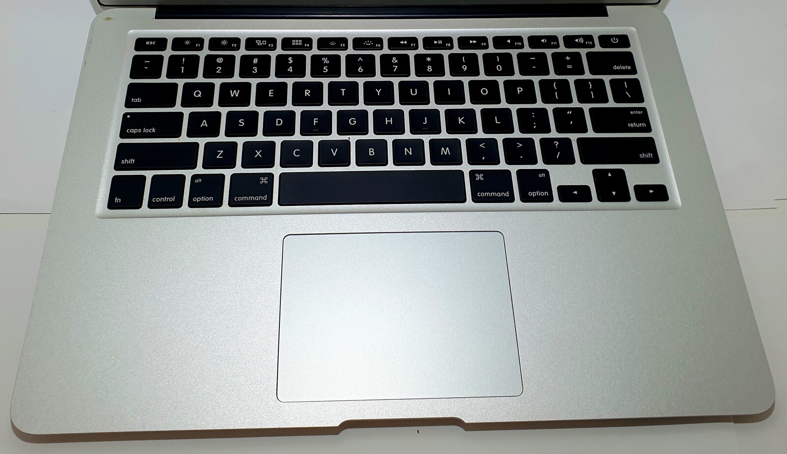 Apple Macbook Air Core I7 1 8 Ghz 13 Mid 11 With Charger Apple Macbook Air Core I7 1 8 Ghz 13 Mid 11 With Charger