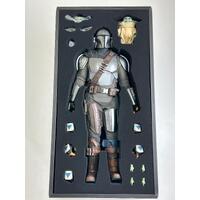 Hot Toys Star Wars Mandalorian and Grogu 1/4 Scale Collectable Figure QS017
