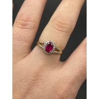Ladies 9ct Yellow Gold Red Gemstone Ring