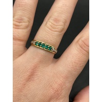 Ladies 9ct Yellow Gold Green Gemstone Ring
