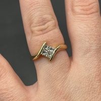 Ladies 18ct Yellow Gold Diamond Ring