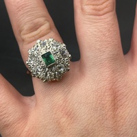 Ladies 18ct Yellow Gold Green Gemstone and Diamond Ring