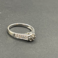 Ladies 18ct White Gold Diamond Cluster Ring