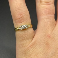 Ladies 18ct Yellow Gold Natural Diamond Ring
