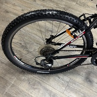Giant Boulder 3 Mountain Bike Small Frame Black Red Mens Bicycle