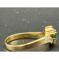 Ladies 18ct Yellow Gold Green Stone & Diamond Ring