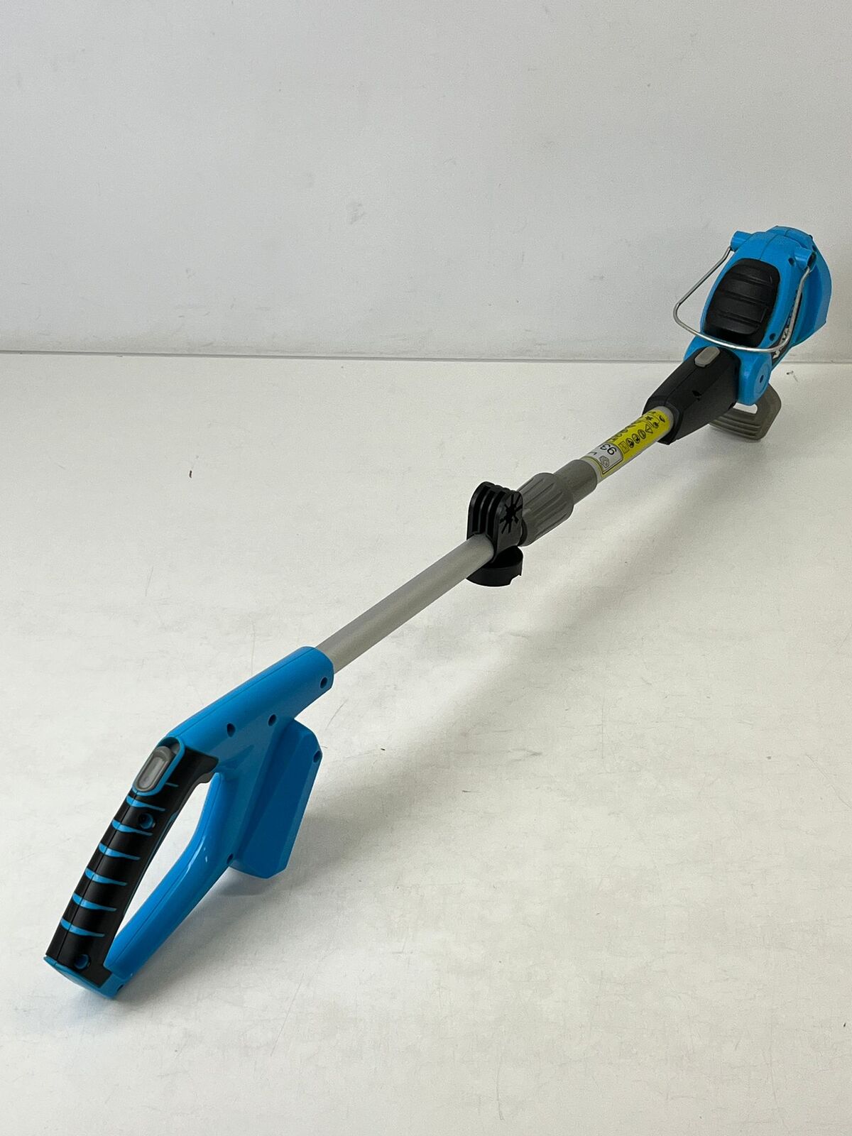 Victa 18V Lithium Ion Line Trimmer Kit with 2.5Ah Battery and Charger