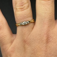 Ladies 9ct Yellow Gold Natural Diamond Ring