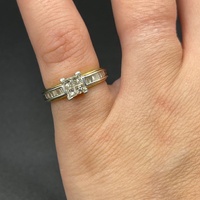 Ladies 18ct Yellow Gold Natural Diamond Cluster Ring