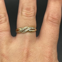 Ladies 9ct Yellow Gold Natural Diamond Ring