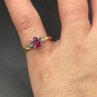 Ladies 18ct Yellow Gold Red Gemstone & Diamond Ring