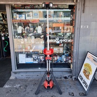 Milwaukee M18HOSALC High Output Stand Area Light with Battery Charger