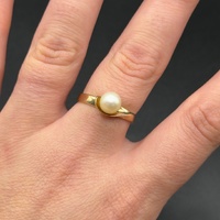 Ladies 9ct Yellow Gold White Pearl Ring