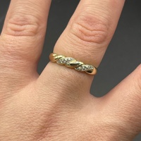 Ladies 9ct Yellow Gold Diamond Twist Pattern Ring