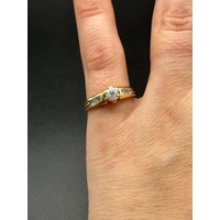 Ladies 9ct Yellow Gold Cubic Zirconia Ring