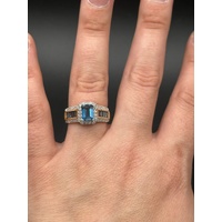 Ladies 9ct Yellow Gold Aquamarine & Diamond Ring