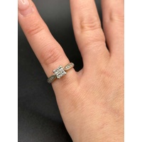 Ladies 9ct White Gold Diamond Cluster Ring