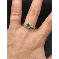 Ladies 18ct Yellow Gold Green Stone & Diamond Ring