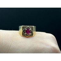 Men’s 18ct Yellow Gold Red-Coloured Stone Signet Ring