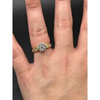 Ladies 18ct Yellow Gold Diamond Cluster Flower Ring