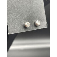 Ladies Solid 18ct White Gold Diamond Stud Earrings Fine Jewellery