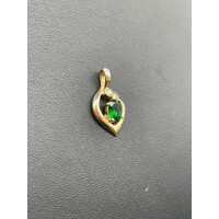 Ladies Solid 9ct 2.2 Grams Yellow Gold Green Gemstone Pendant Fine Jewellery 