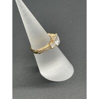 Ladies 10ct Yellow Gold Moissanite Stone Ring (Pre-Owned)