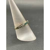 Ladies 9ct Yellow Gold Green Gemstone Ring