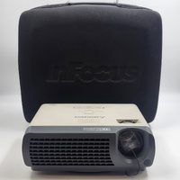 Mitsubishi SD110U DLP Projector 1700 Lumens SVGA with Carry Case and Leads