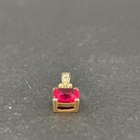 Ladies 9ct Yellow Gold Red Gemstone Pendant