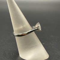 This Ladies 14ct White Gold Natural Diamond Engagement Ring