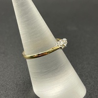 Ladies 9ct Yellow Gold Cubic Zirconia Ring