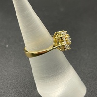 Ladies 18ct Yellow Gold Diamond Fleurette Ring