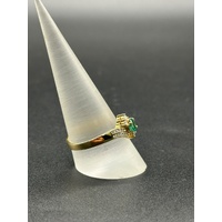 Ladies 18ct Yellow Gold Green Stone & Diamond Ring