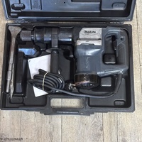 Makita M8600 900W 17mm Hex Shank Demolition Hammer Chipping Gun Case
