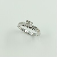 18ct White Gold Ladies Bridal Set Rings with Princess Cut Diamonds (Pre-Owned)
