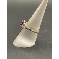 Ladies 9ct Yellow Gold Red Gemstone Ring