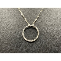 Ladies 9ct White Gold Margarita Twist Link Chain & Circle Pendant