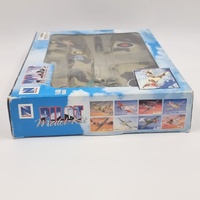 NewRay 1:48 Scale Spitfire Pilot Model Kit WWII Plane Aircraft 20215 C2