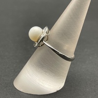 Ladies 18ct White Gold Diamond White Stone Ring