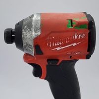 Milwaukee M18 Fuel M18 FID2 18V 1/4 Inch Hex Impact Driver 5.0Ah Battery