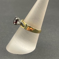 Ladies 18ct Yellow Gold Red Gemstone Vintage Design Ring
