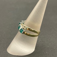 Ladies 9ct Yellow Gold Green Gemstones and Diamonds Ring