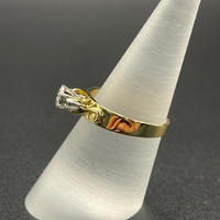 Ladies 18ct Yellow Gold Natural Diamond Ring