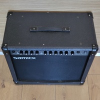 Samick Vanguard LA40R Guitar Amp with Built-In Overdrive Combo Amp
