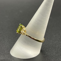Ladies 10ct Yellow Gold Green Gemstone & Diamond Ring