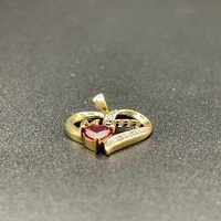 Ladies 9ct Yellow Gold Red Gemstone MUM Heart Pendant