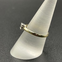 Ladies 9ct Yellow Gold Natural Diamond Ring