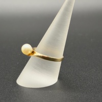 Ladies 9ct Yellow Gold White Pearl Ring