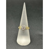 Ladies 18ct Yellow Gold Diamond Cluster Flower Ring